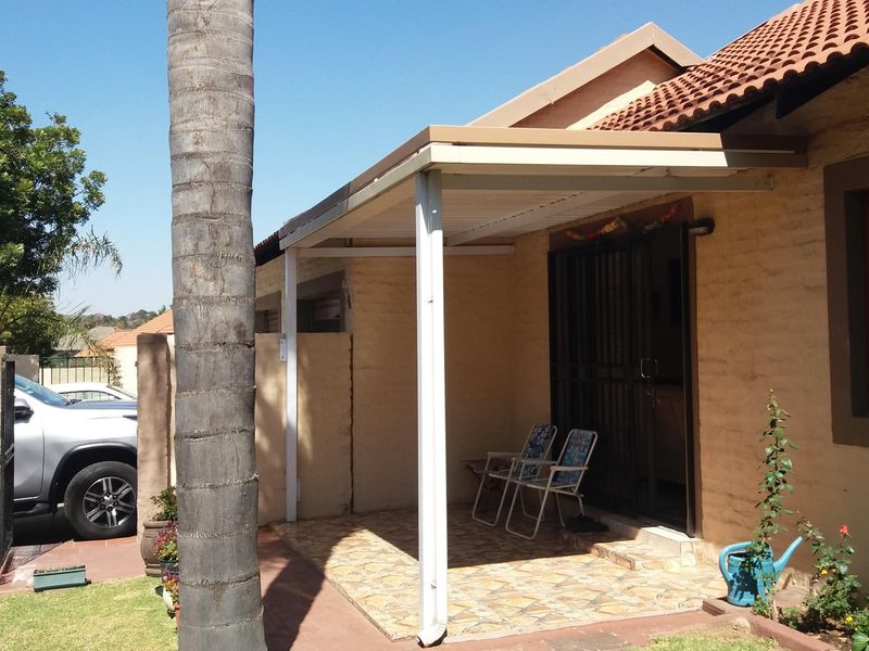 Townhouse Pending Sale In Midrand - Photo 4