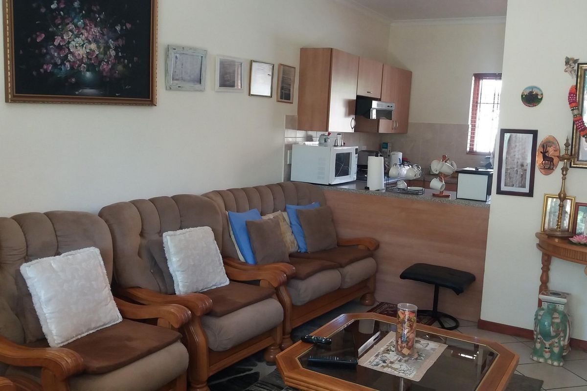 Townhouse Pending Sale In Midrand - Photo 5