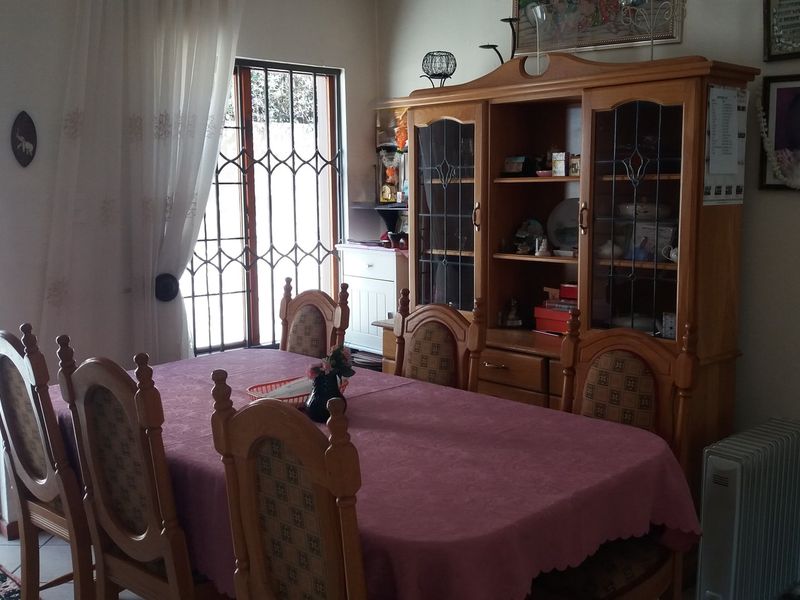 Townhouse Pending Sale In Midrand - Photo 9