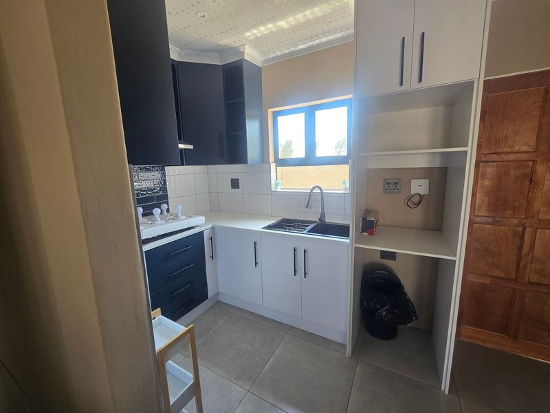 Townhouse For Sale In Rayton - Photo 8
