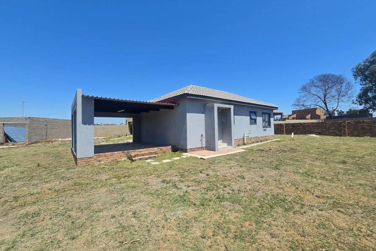Townhouse For Sale In Rayton - Photo 4