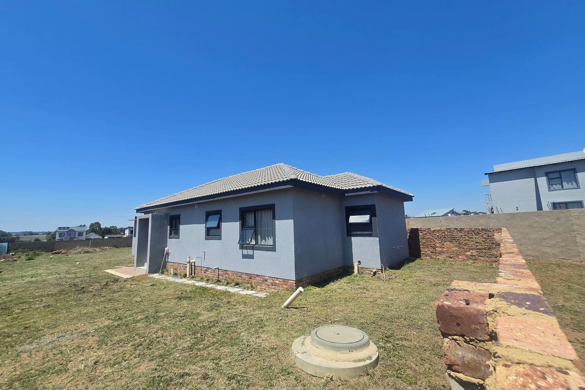 Townhouse For Sale In Rayton - Photo 5