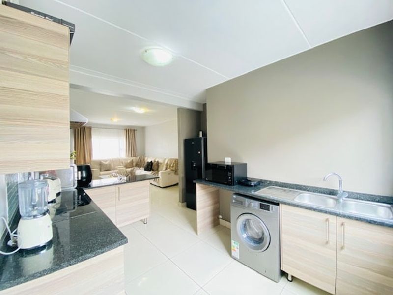Apartment For Sale In Midrand - Photo 2
