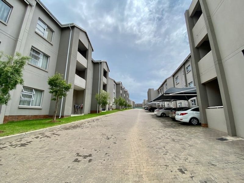 Apartment For Sale In Midrand - Photo 6