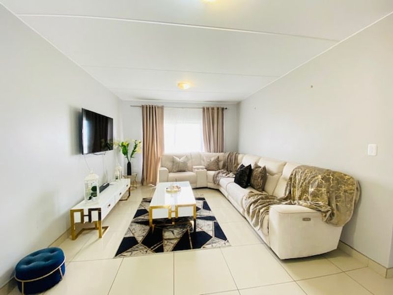 Apartment For Sale In Midrand - Photo 3