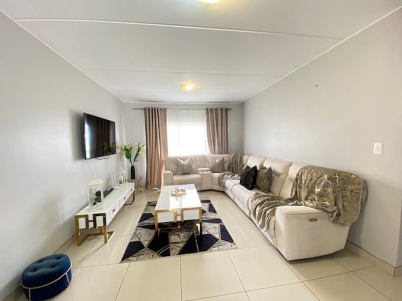 Apartment For Sale In Midrand - Photo 4