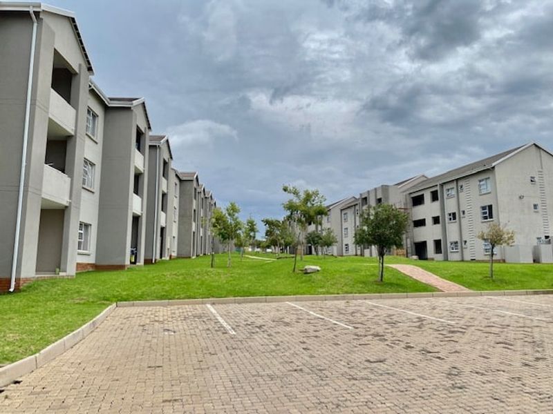 Apartment For Sale In Midrand - Photo 1