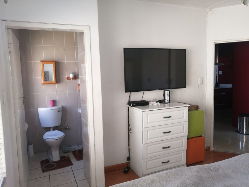 Townhouse For Sale In Johannesburg - Photo 9