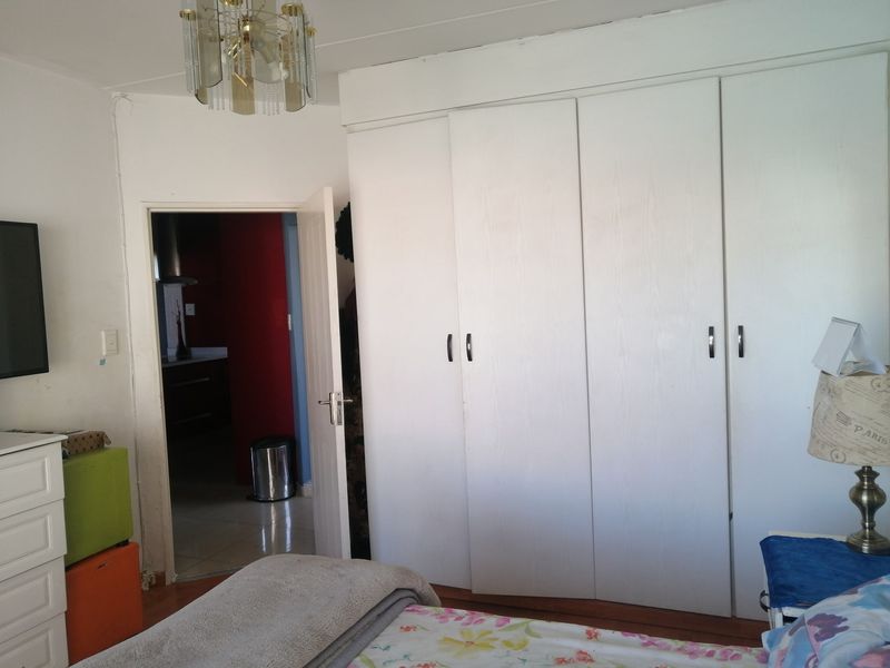 Townhouse For Sale In Johannesburg - Photo 6