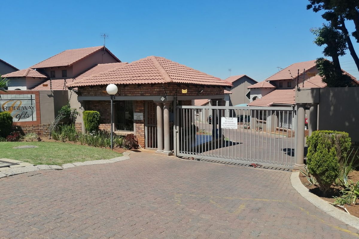 Townhouse For Sale In Johannesburg - Photo 5