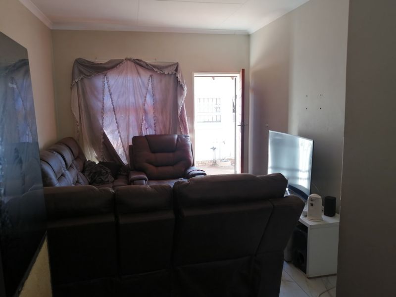 House For Sale In Johannesburg - Photo 6