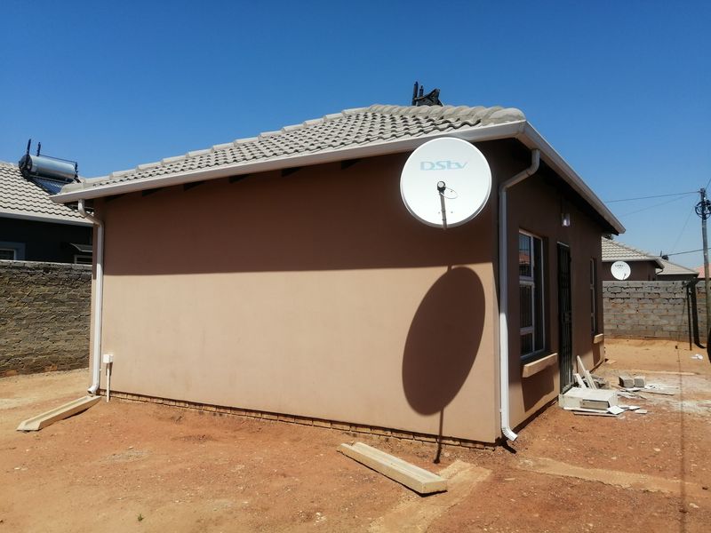 House For Sale In Johannesburg - Photo 2