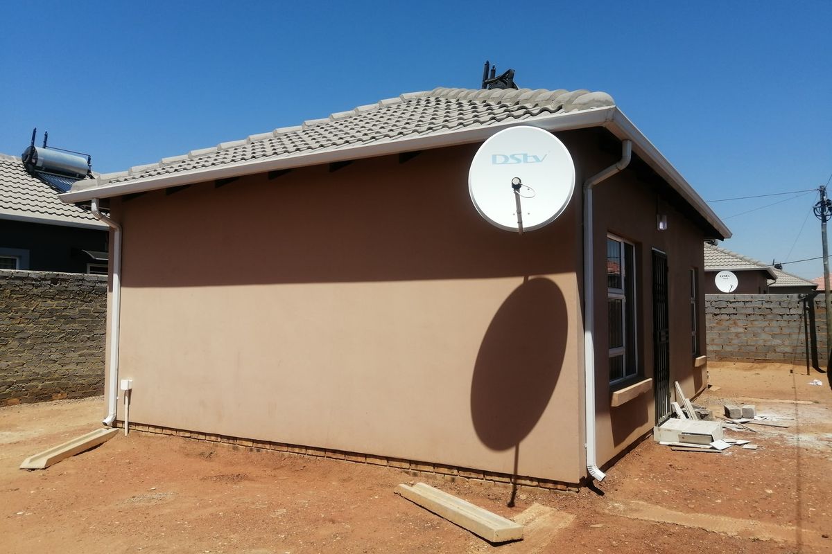 House For Sale In Johannesburg - Photo 2