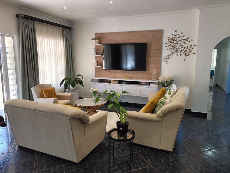 House For Sale In Margate - Photo 6