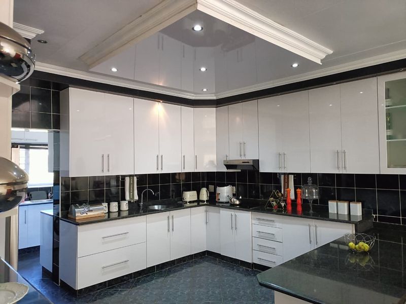 House For Sale In Margate - Photo 3