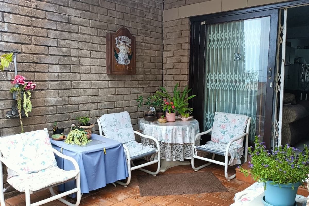 Apartment For Sale In Margate - Photo 4