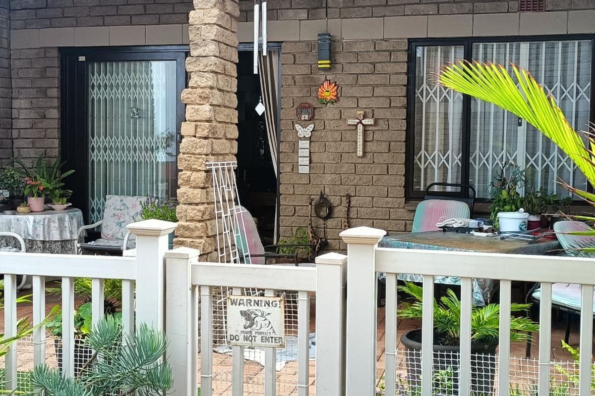 Apartment For Sale In Margate - Photo 2