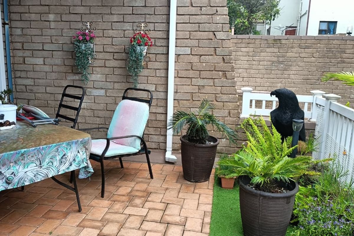 Apartment For Sale In Margate - Photo 5