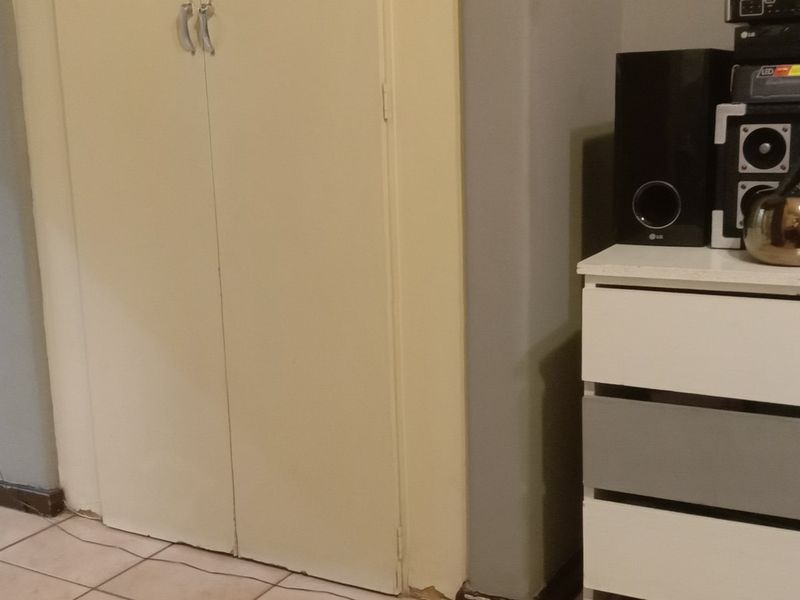 Apartment For Sale In Johannesburg - Photo 10
