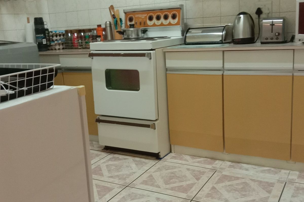 Apartment For Sale In Johannesburg - Photo 3