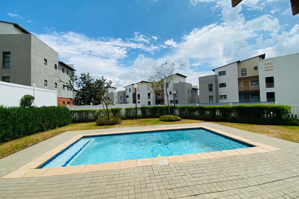 Apartment For Sale In Midrand - Photo 2