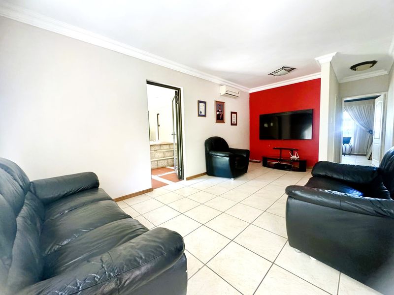 House Pending Sale In Bloemfontein - Photo 10