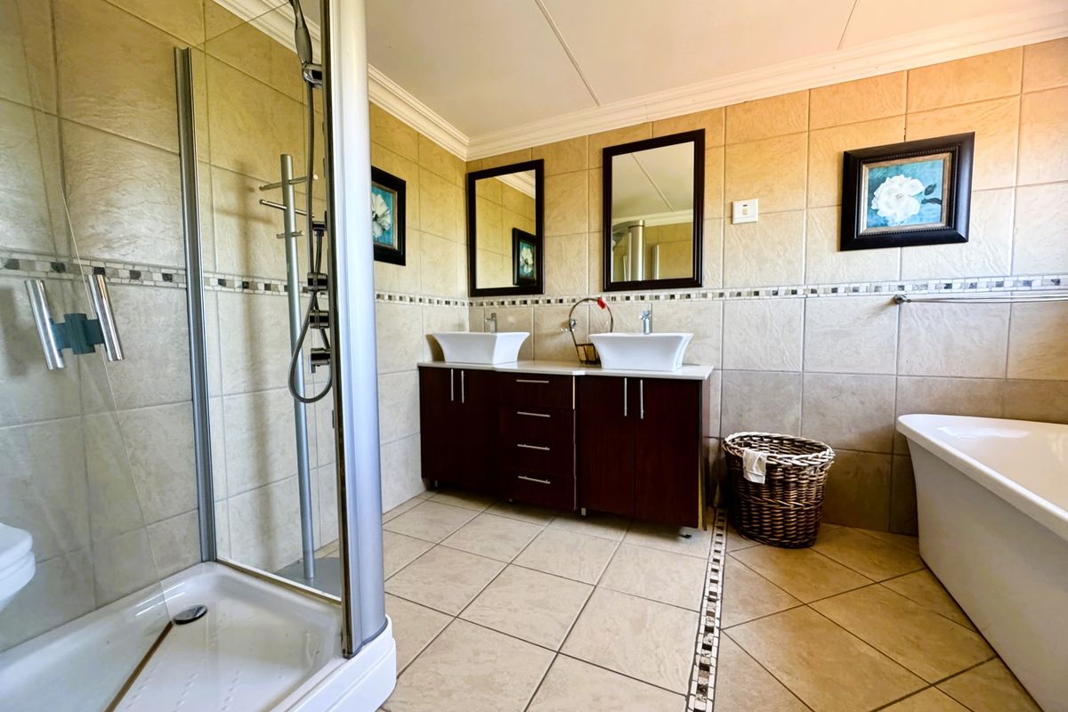House Pending Sale In Bloemfontein - Photo 5