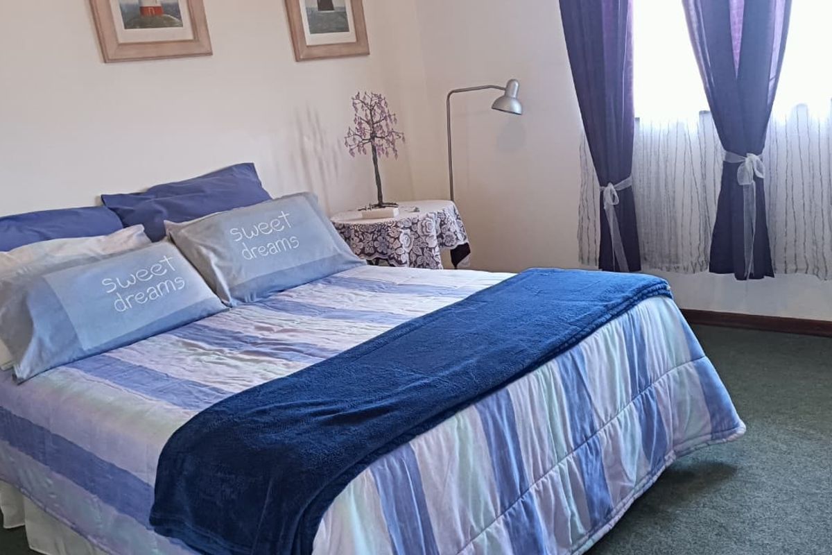 A standard bedroom featuring carpeted flooring and neutral wall finishes, providing a functional and comfortable sleeping space.