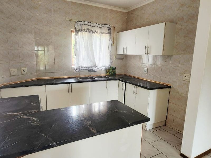 Townhouse For Sale In Port Shepstone - Photo 8