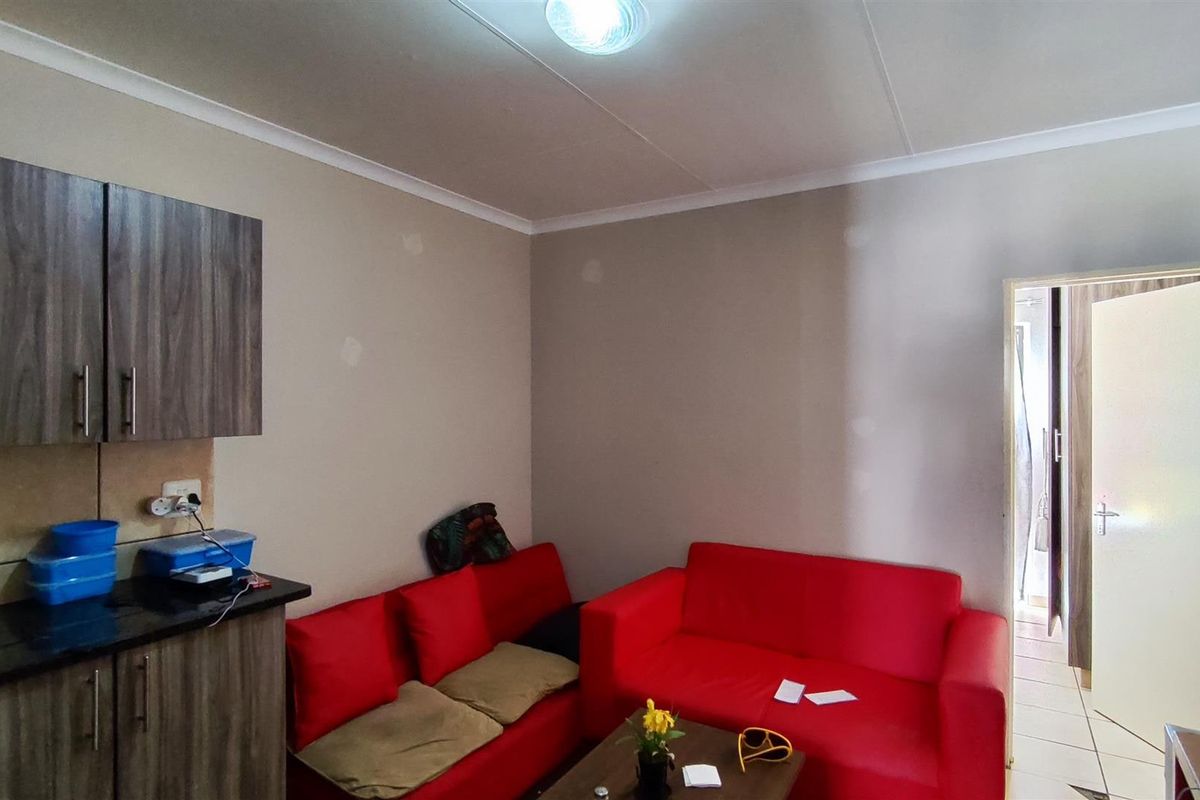 Apartment For Sale In Boksburg - Photo 2