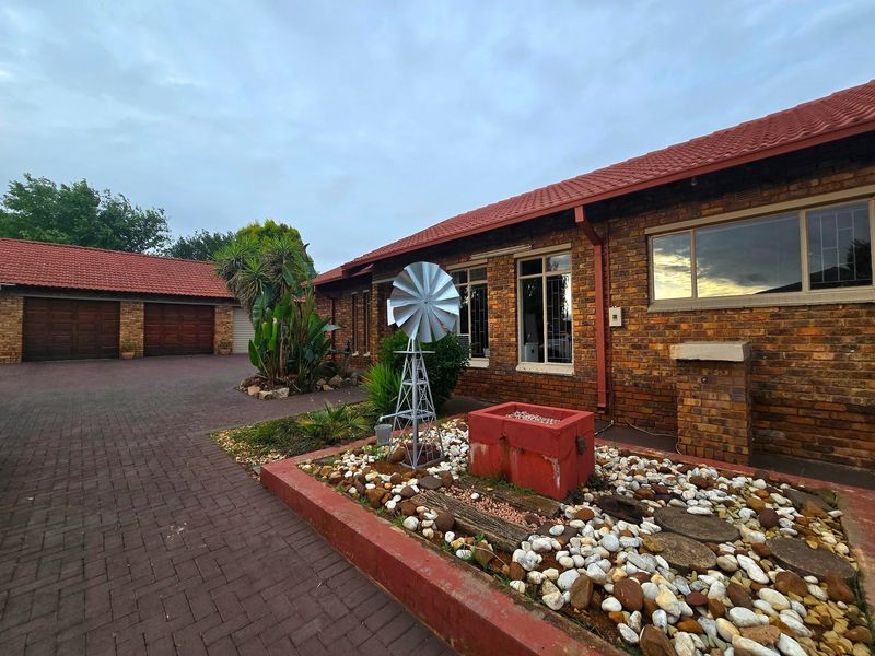 House For Sale In Middelburg - Photo 2