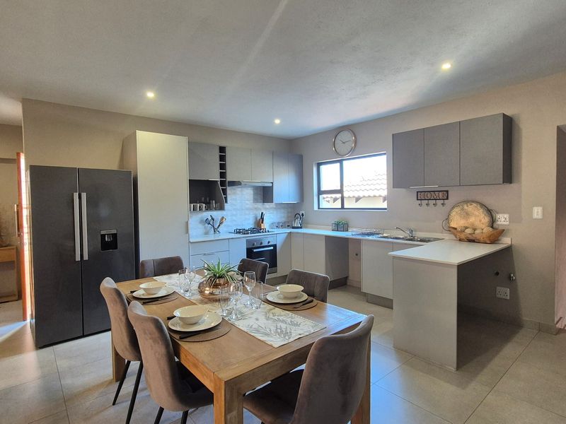 Townhouse For Sale In Nelspruit - Photo 3