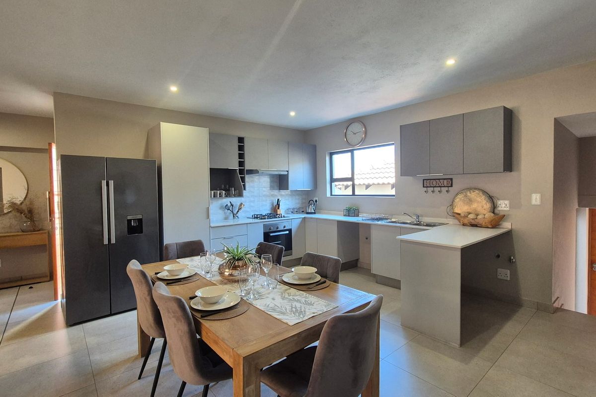 Townhouse For Sale In Nelspruit - Photo 3
