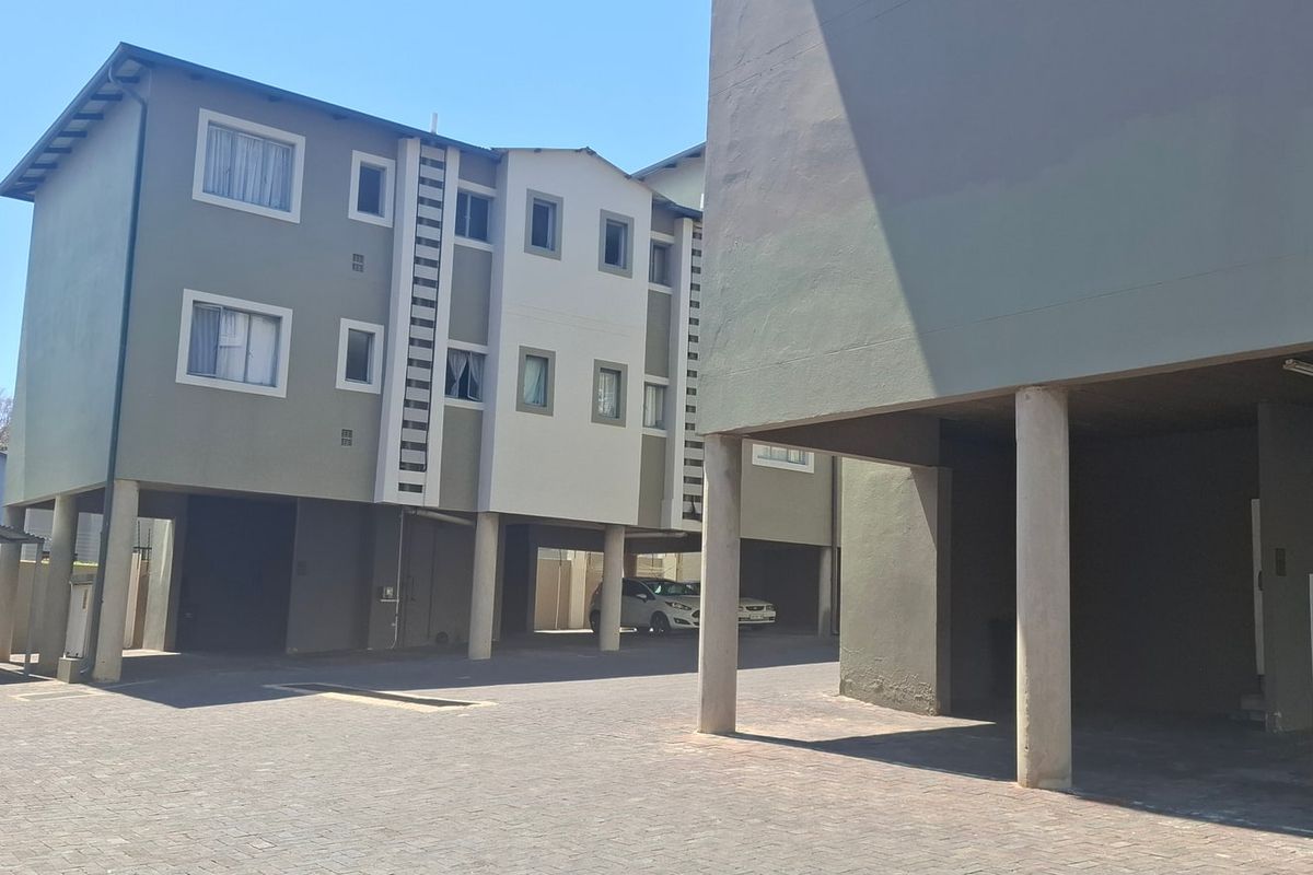 Apartment For Sale In Randburg - Photo 2