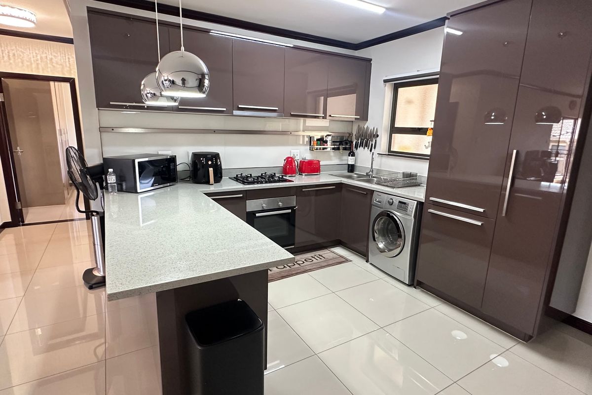 Apartment For Sale In Sandton - Photo 2