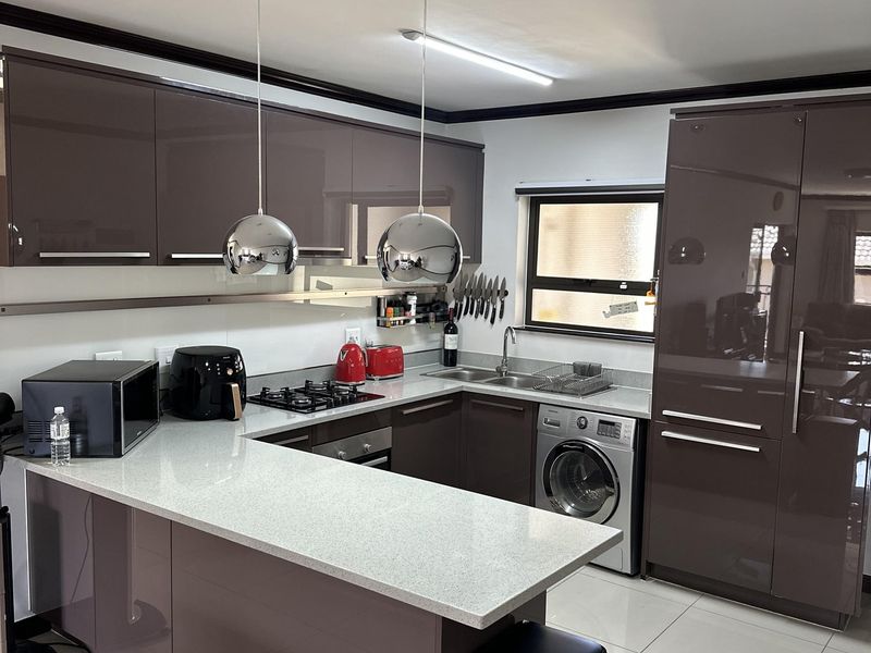 Apartment For Sale In Sandton - Photo 3