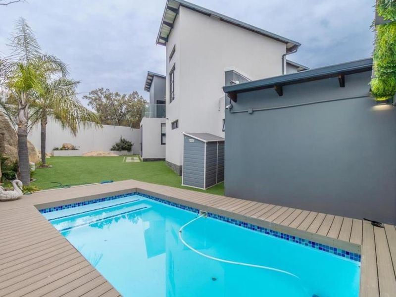 Townhouse For Sale In Sandton - Photo 3