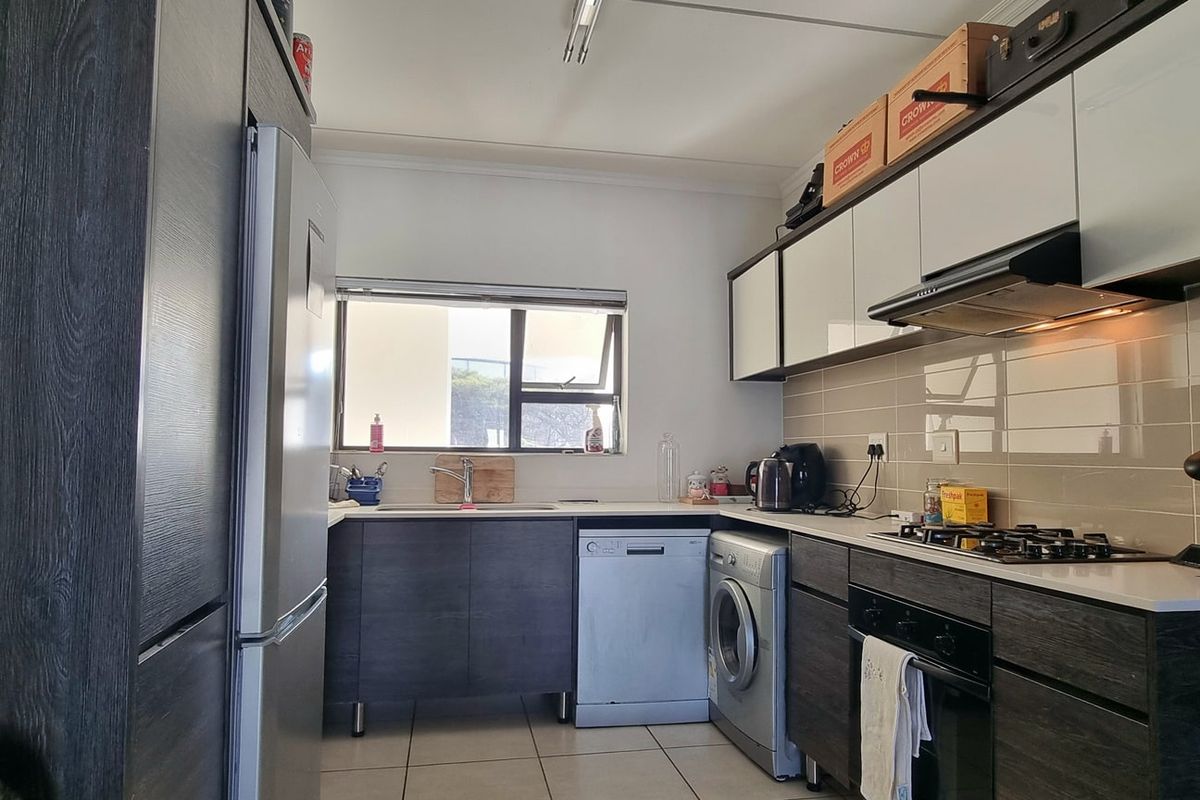 Apartment For Sale In Edenvale - Photo 5