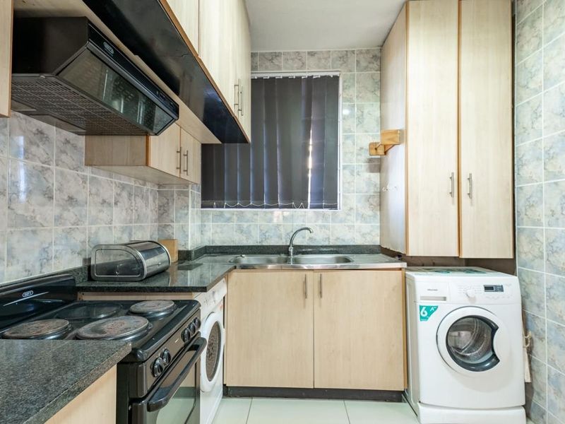 Apartment For Sale In Amanzimtoti - Photo 4