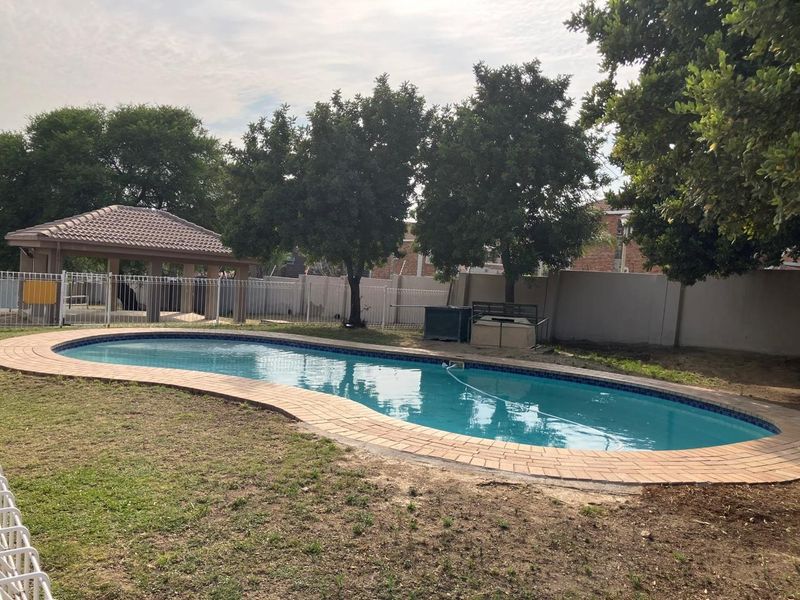 Apartment For Sale In Midrand - Photo 2