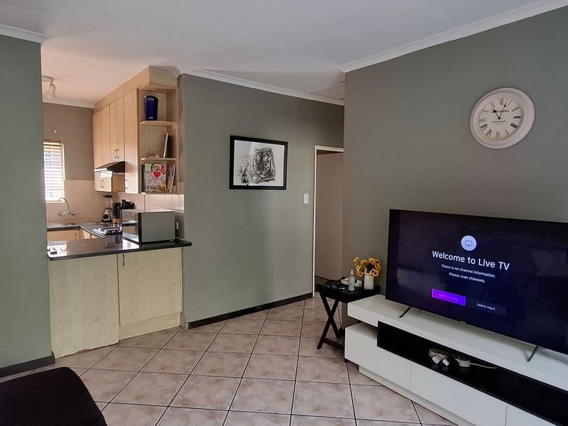 Apartment For Sale In Roodepoort - Photo 5