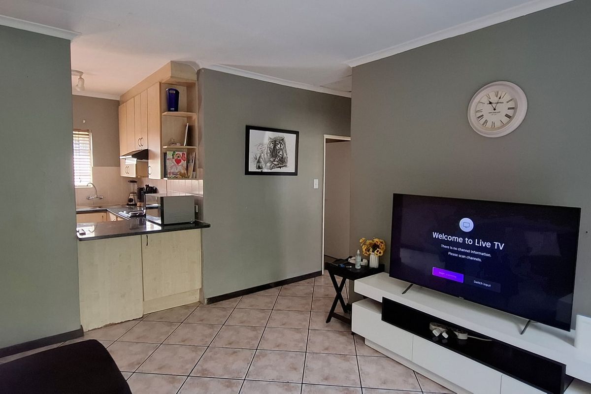 Apartment For Sale In Roodepoort - Photo 5