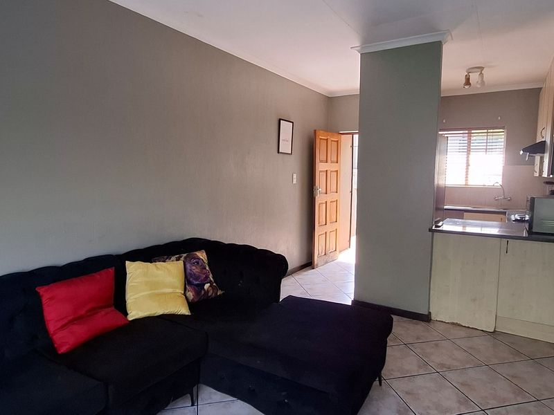 Apartment For Sale In Roodepoort - Photo 1