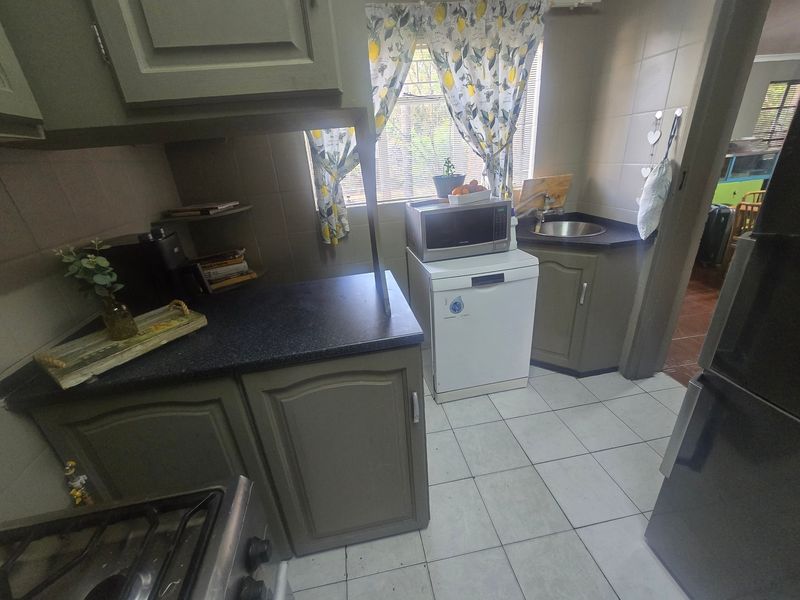 House For Sale In Rayton - Photo 8