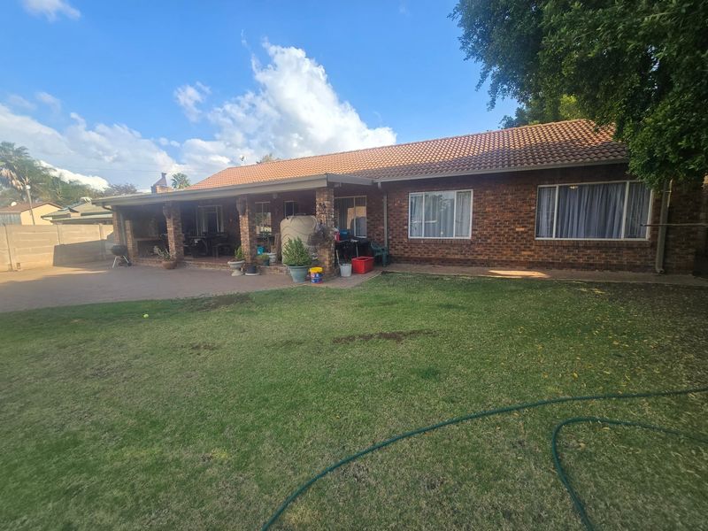House For Sale In Rayton - Photo 2