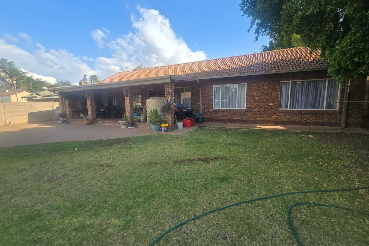 House For Sale In Rayton - Photo 2