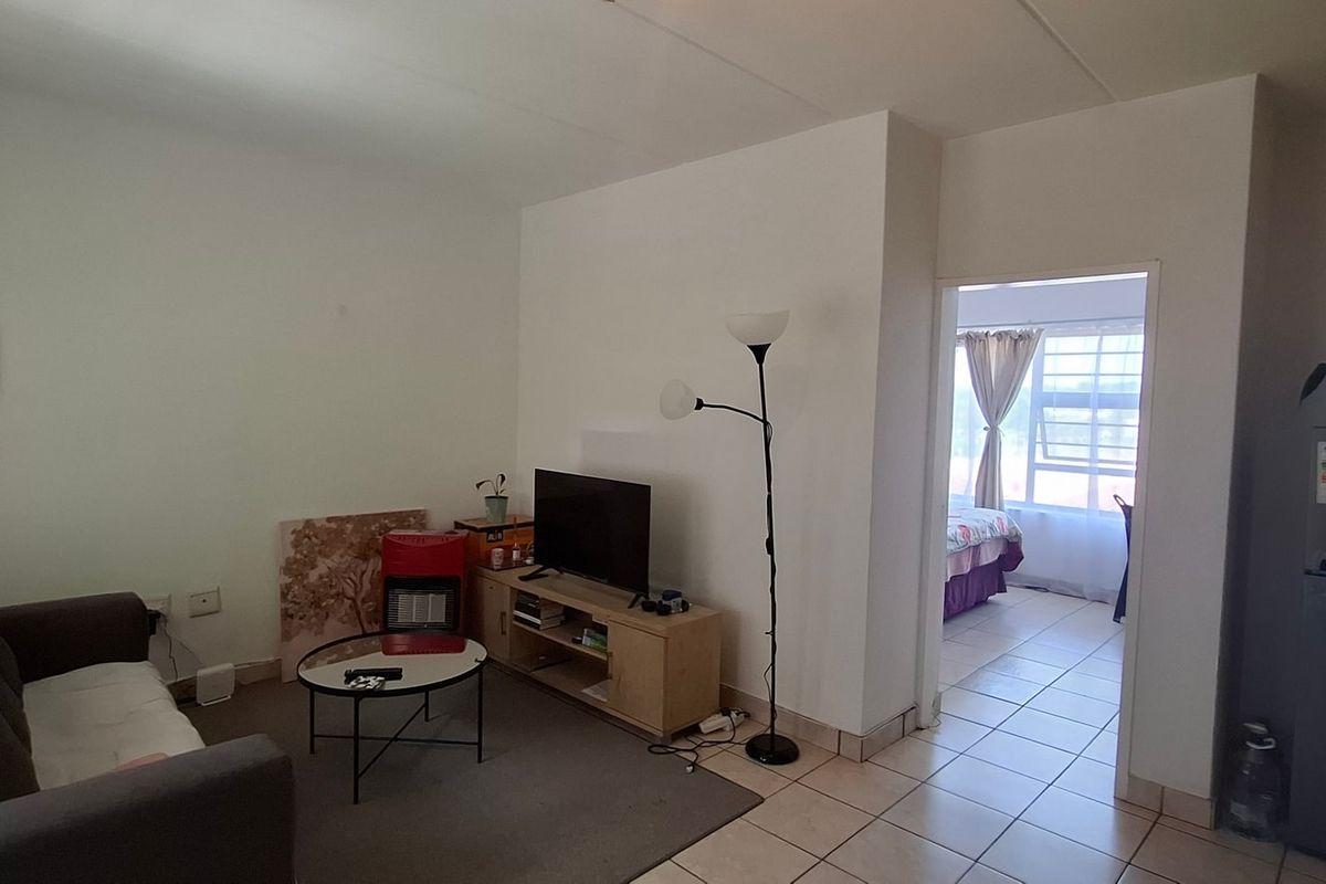 Apartment For Sale In Roodepoort - Photo 4