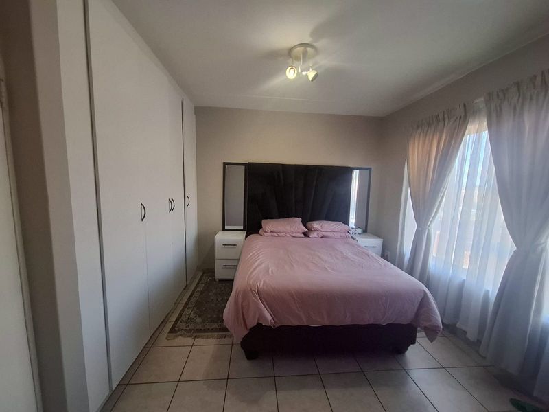 Apartment For Sale In Roodepoort - Photo 9