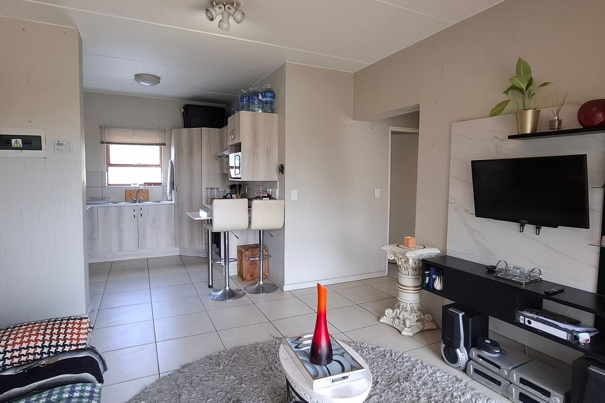 Apartment For Sale In Sandton - Photo 2