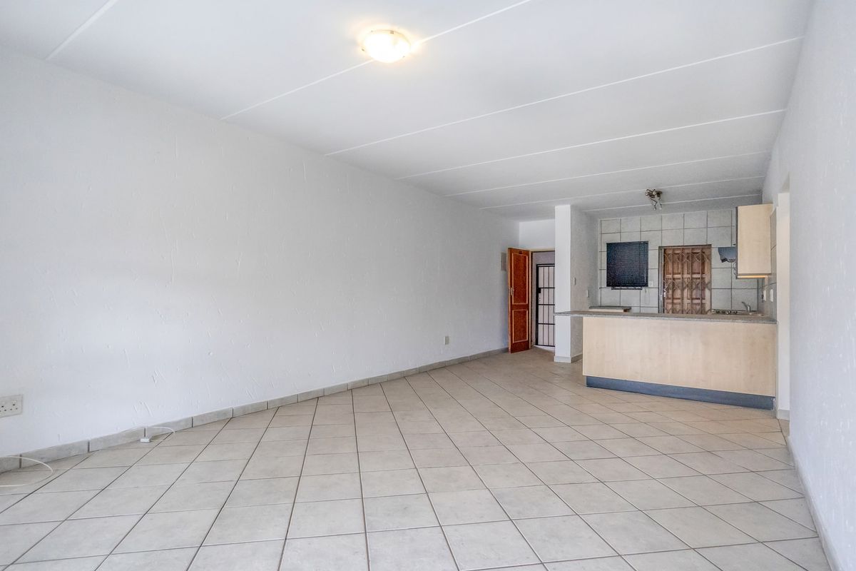 Apartment For Sale In Randburg - Photo 3